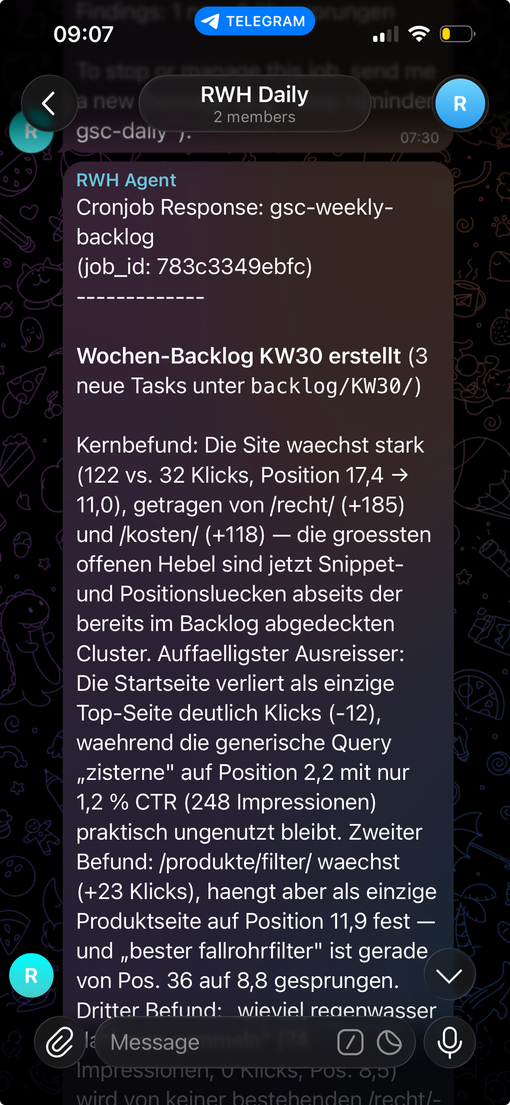 Telegram-Nachricht im Chat "RWH Daily" mit Cronjob-Antwort zum Wochen-Backlog KW30, die Statusupdates zu Klicks, Positionen und Backlog-Tasks enthält.